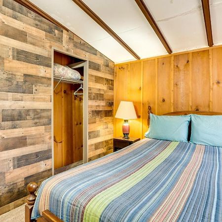 Peaceful Warne Cabin Fenced Yard And Screened Porch Brasstown Exteriör bild
