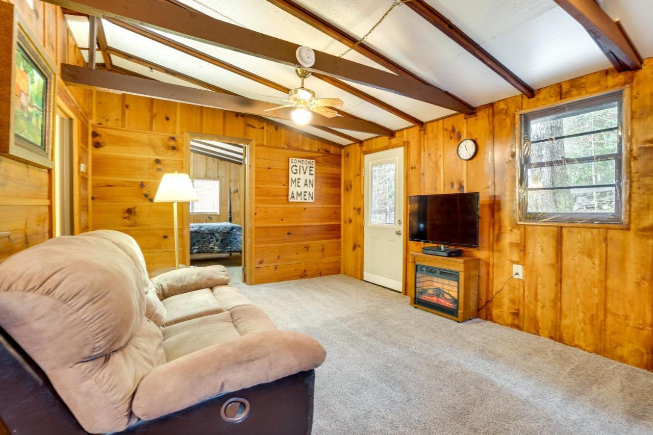 Peaceful Warne Cabin Fenced Yard And Screened Porch Brasstown Exteriör bild