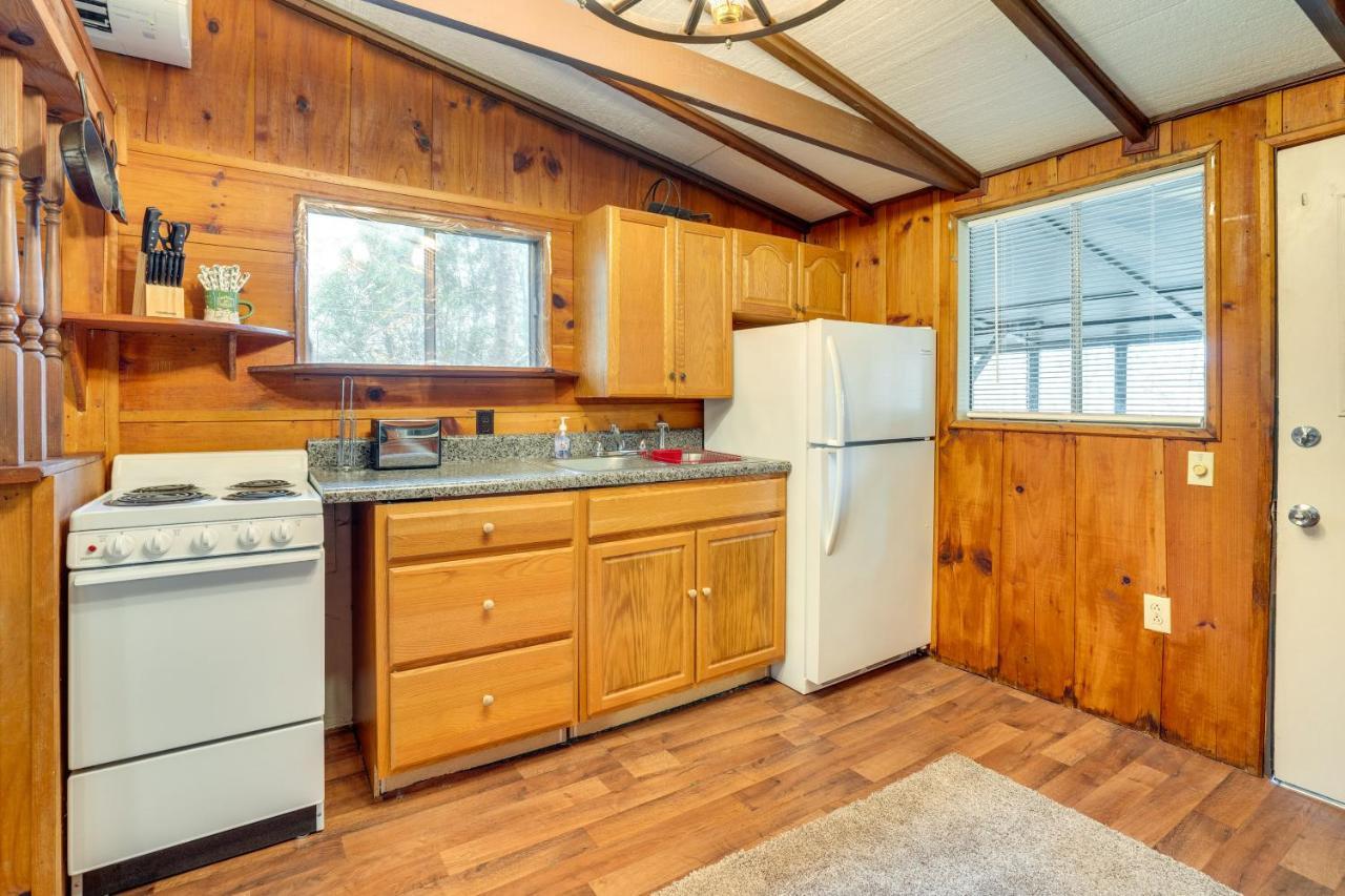 Peaceful Warne Cabin Fenced Yard And Screened Porch Brasstown Exteriör bild