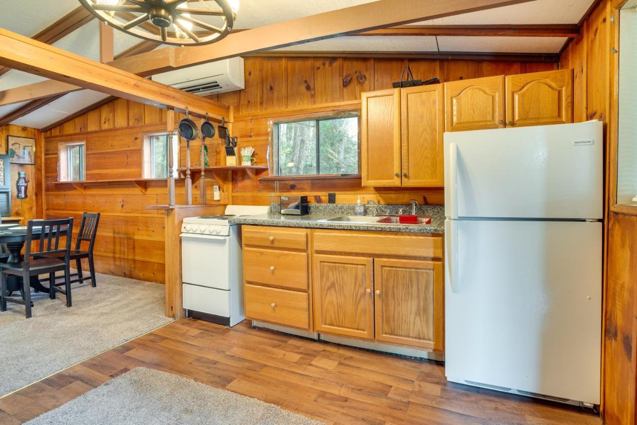 Peaceful Warne Cabin Fenced Yard And Screened Porch Brasstown Exteriör bild