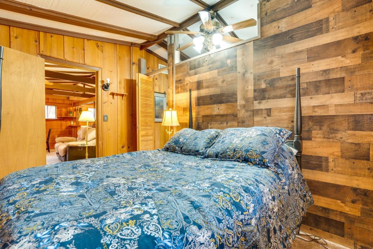 Peaceful Warne Cabin Fenced Yard And Screened Porch Brasstown Exteriör bild