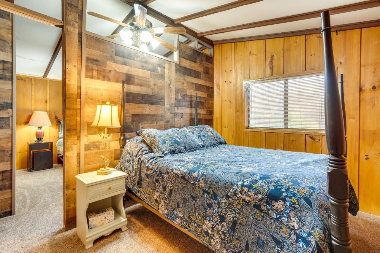 Peaceful Warne Cabin Fenced Yard And Screened Porch Brasstown Exteriör bild