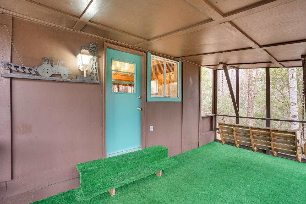 Peaceful Warne Cabin Fenced Yard And Screened Porch Brasstown Exteriör bild